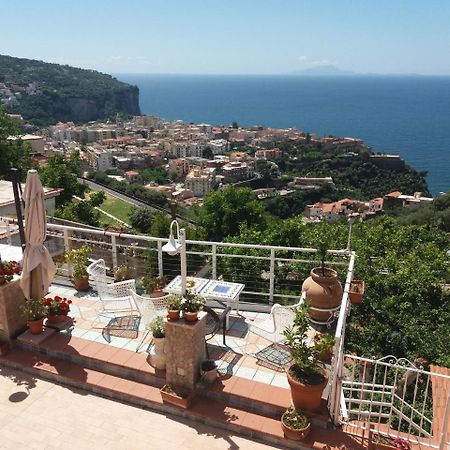 مبيت وإفطار فيكو إيكوينس Garden On The Sea المظهر الخارجي الصورة