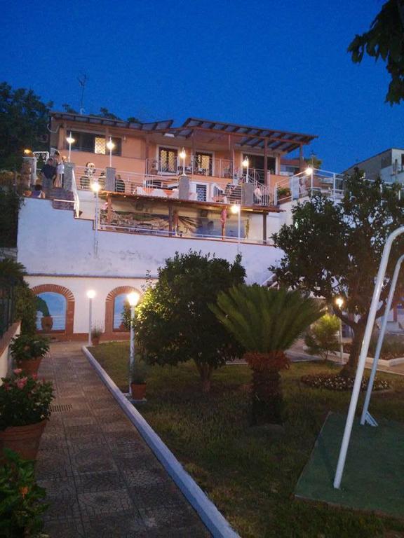 مبيت وإفطار فيكو إيكوينس Garden On The Sea المظهر الخارجي الصورة