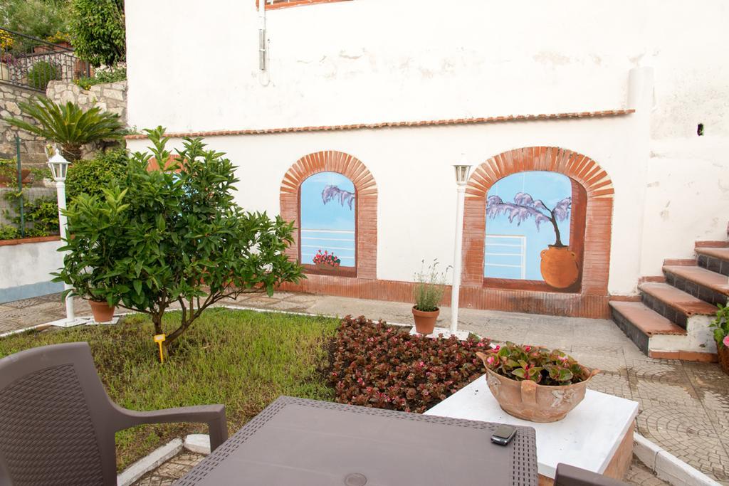 مبيت وإفطار فيكو إيكوينس Garden On The Sea المظهر الخارجي الصورة