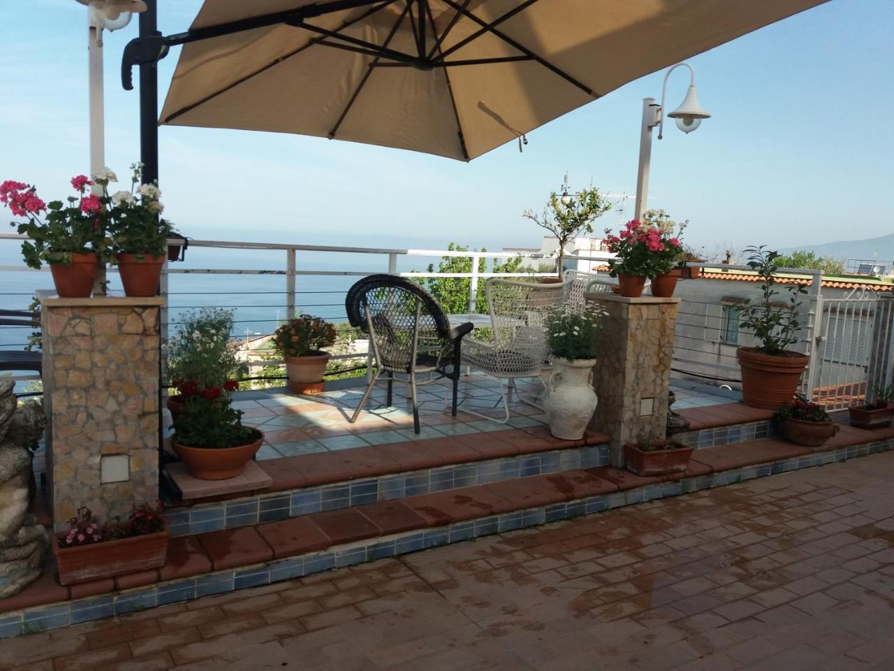 مبيت وإفطار فيكو إيكوينس Garden On The Sea المظهر الخارجي الصورة