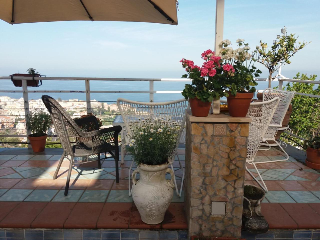 مبيت وإفطار فيكو إيكوينس Garden On The Sea المظهر الخارجي الصورة