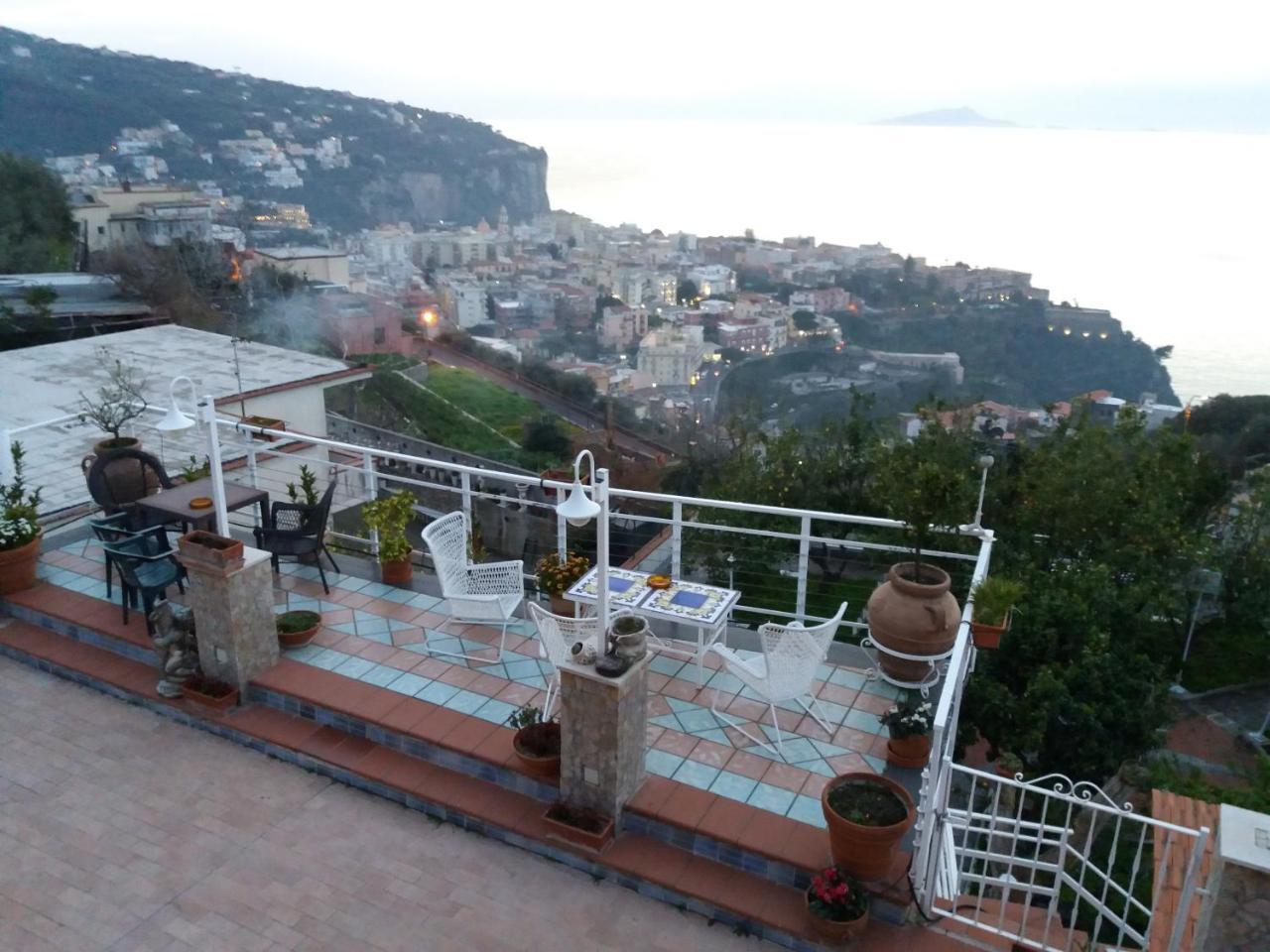 مبيت وإفطار فيكو إيكوينس Garden On The Sea المظهر الخارجي الصورة