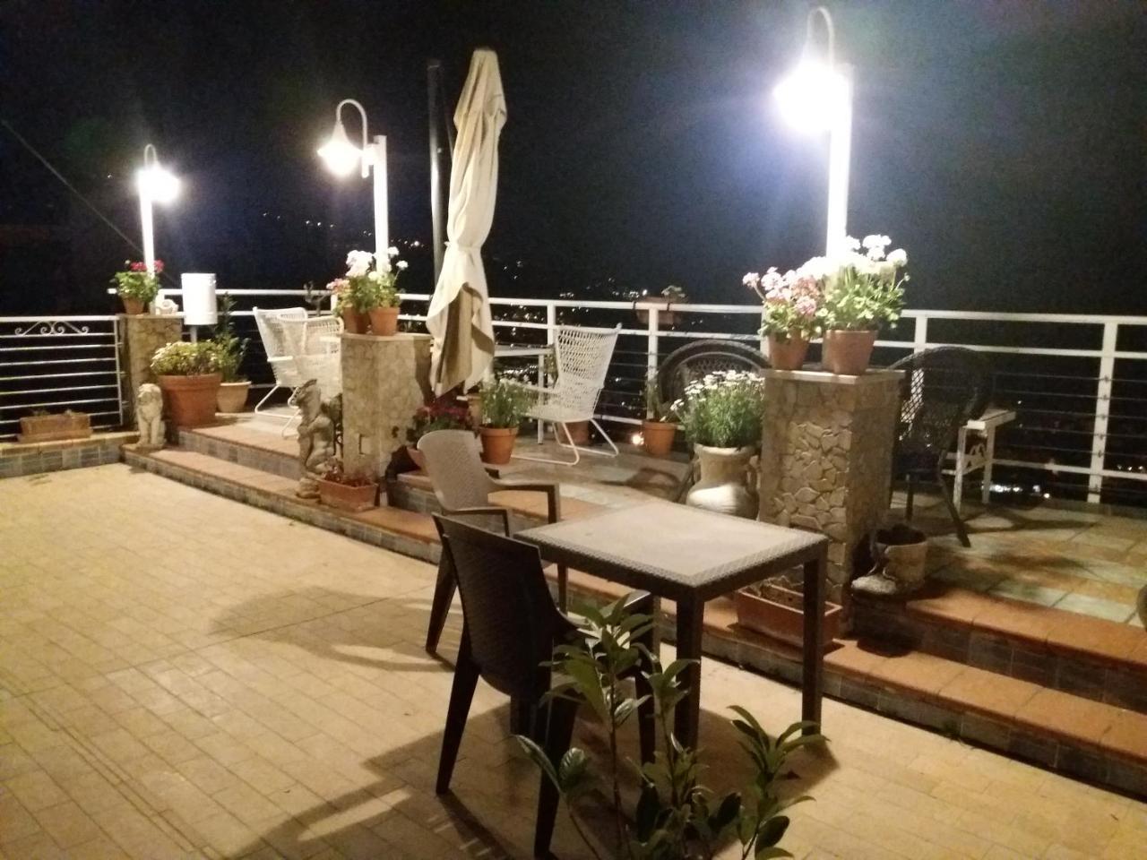 مبيت وإفطار فيكو إيكوينس Garden On The Sea المظهر الخارجي الصورة